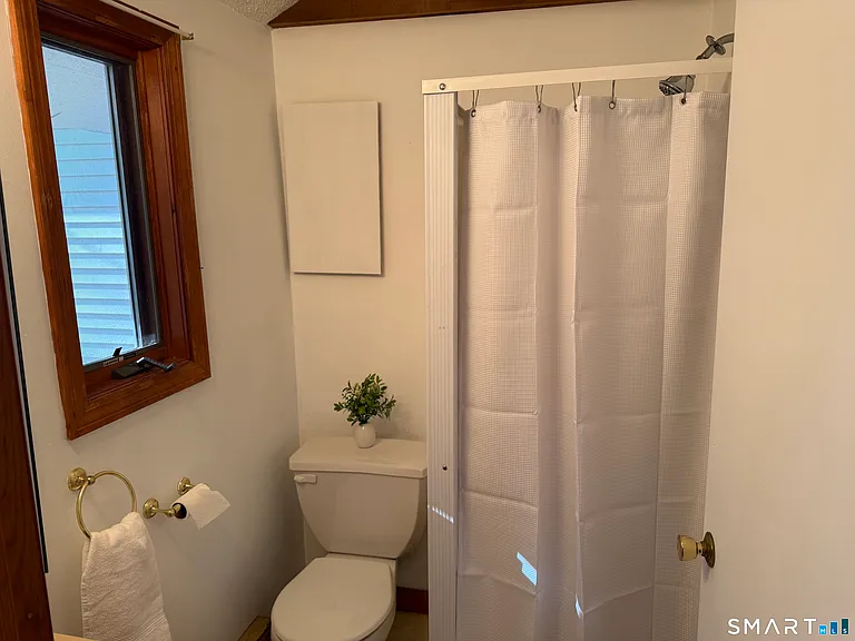 Lakefront Cottage on Pickerel Lake in Colchester