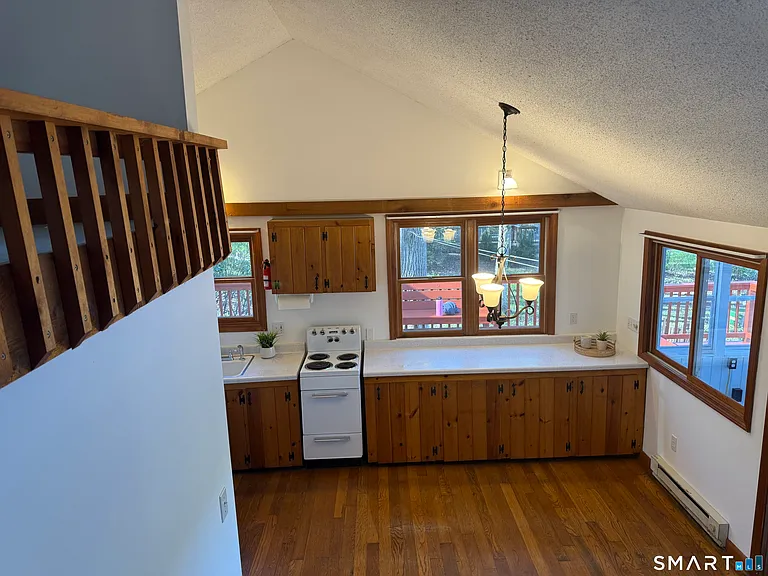 Lakefront Cottage on Pickerel Lake in Colchester