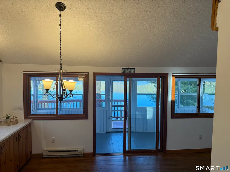 Lakefront Cottage on Pickerel Lake in Colchester