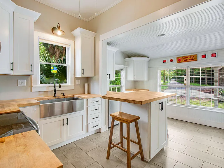 Updated 1918 Cottage on Lake Stanley in DeFuniak Springs