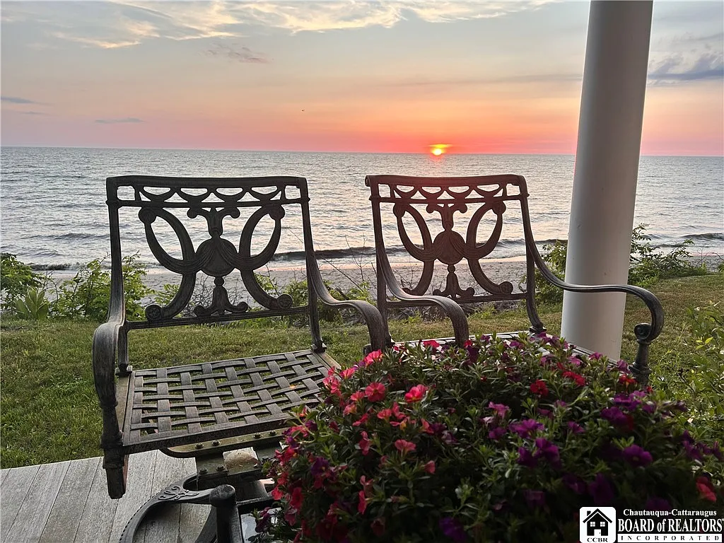 A Toymaker's Legacy Cottage on Lake Erie in Fredonia