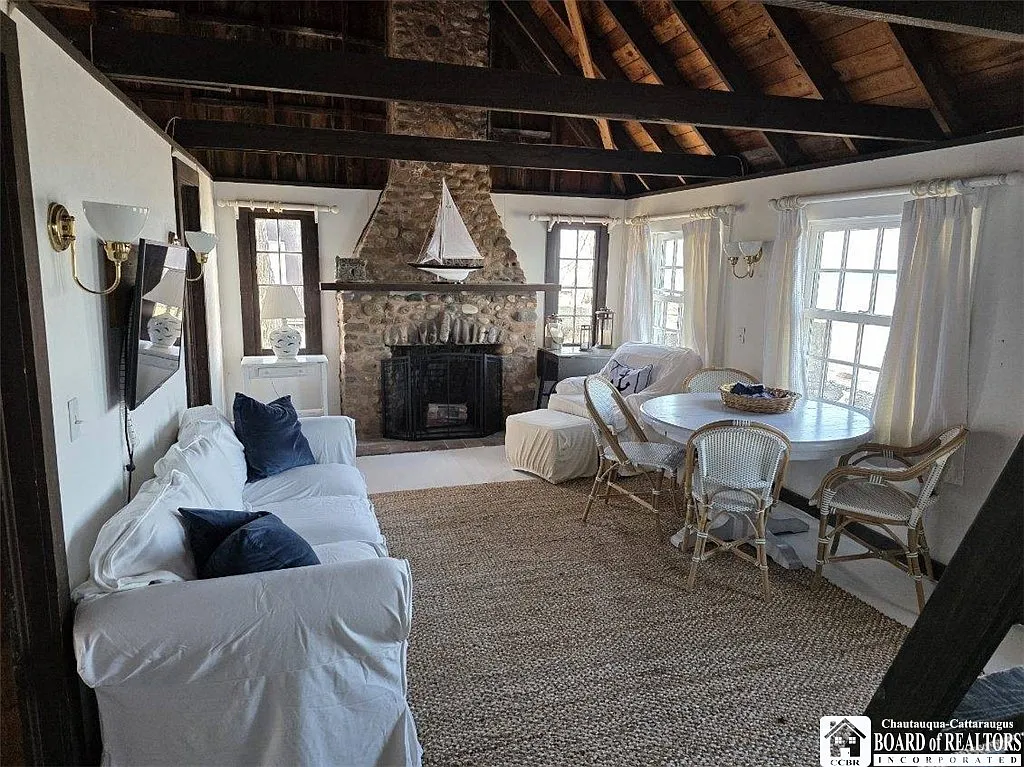 A Toymaker's Legacy Cottage on Lake Erie in Fredonia