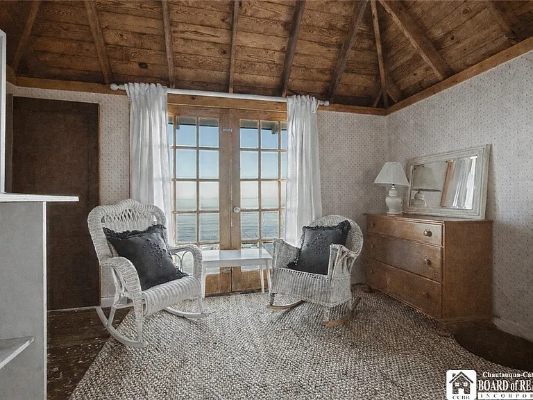 A Toymaker's Legacy Cottage on Lake Erie in Fredonia