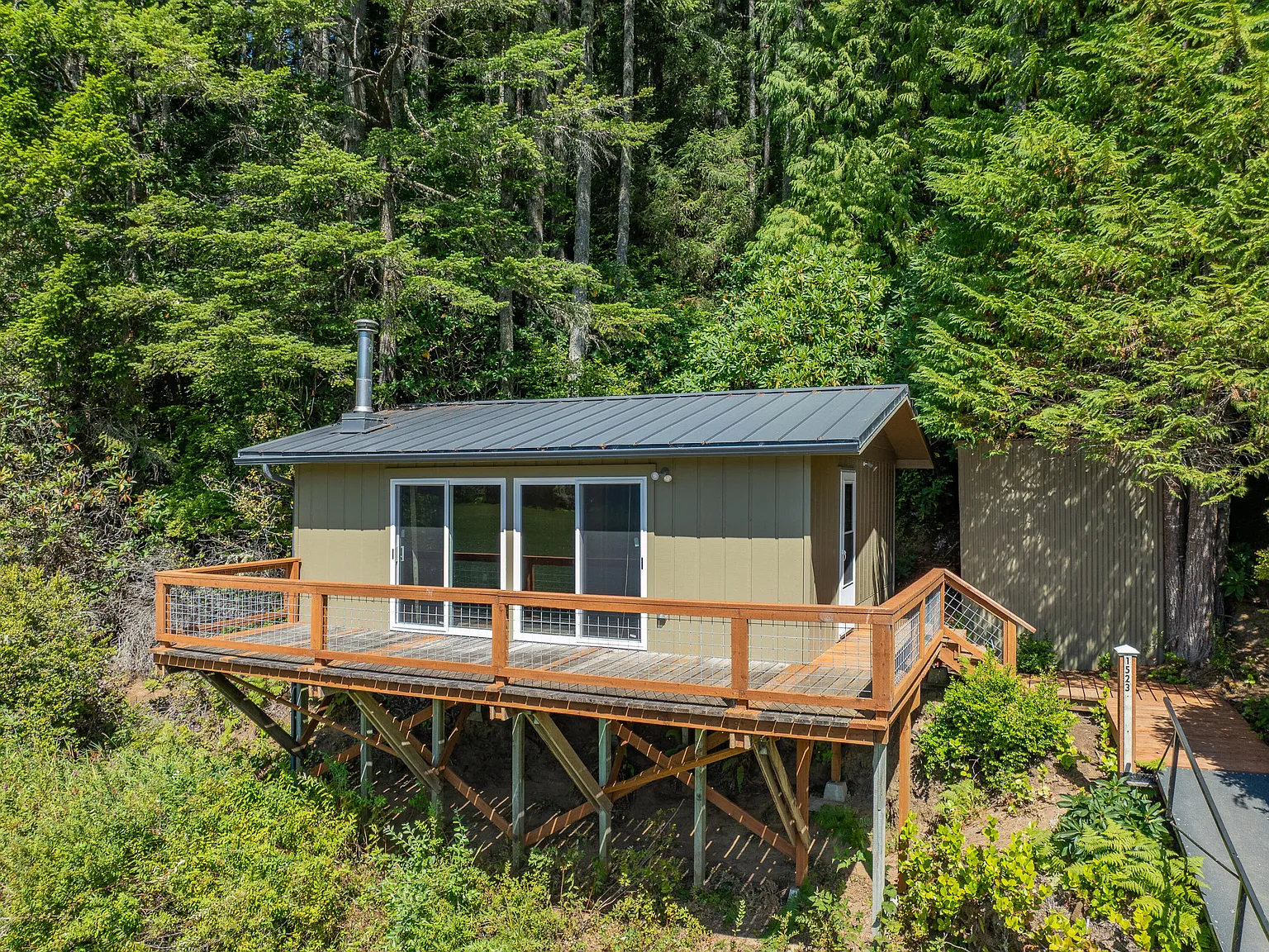 Boat-Access Cabin on a Private Cove of Tenmile Lake