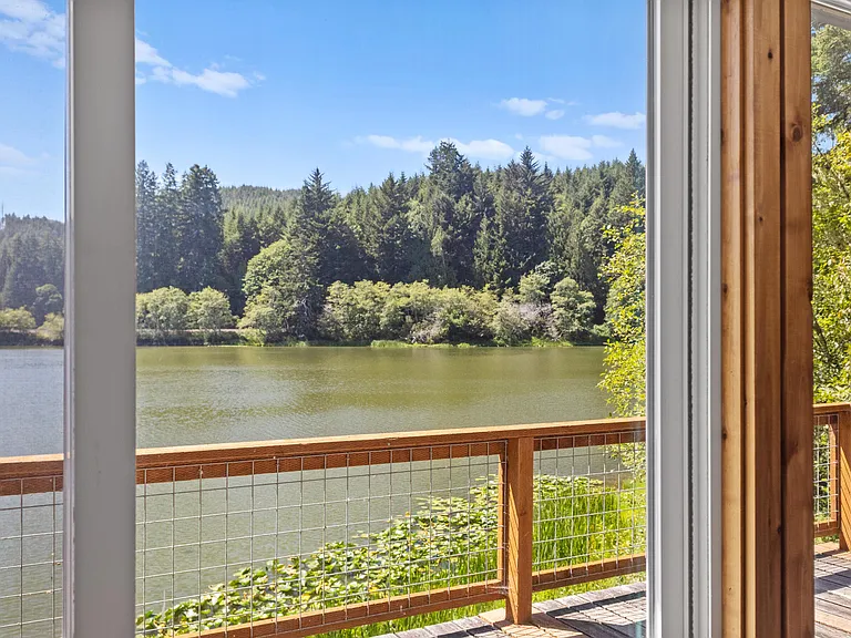 Boat-Access Cabin on a Private Cove of Tenmile Lake