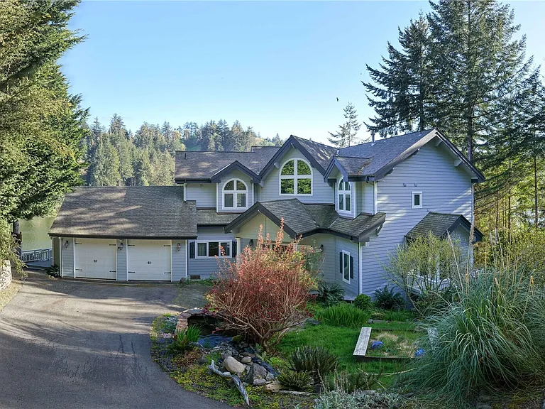 The Tenmile Lake Estate with Its Own Boat Slip and Guest Cabin