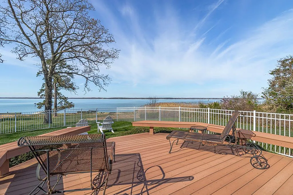Pinetop Landing on Granville Bay in Lancaster County